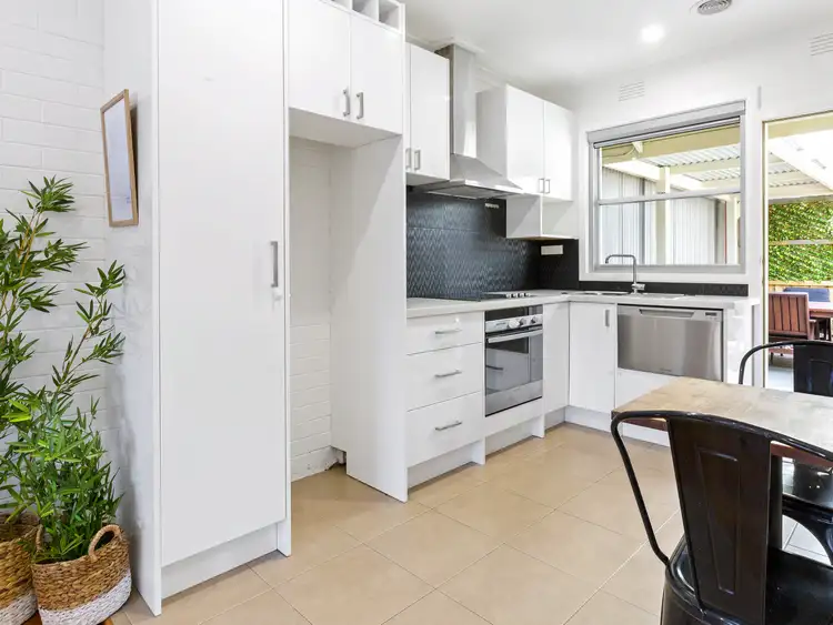 2/3 Sydney Street, Somerville VIC 3912