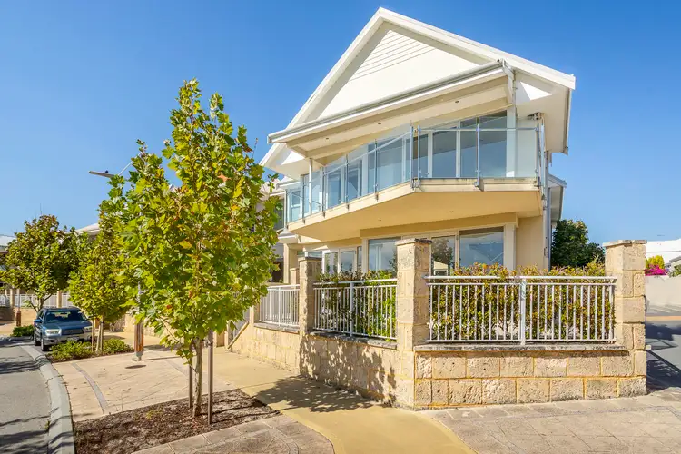 8 Oahu Gardens, Hillarys WA 6025