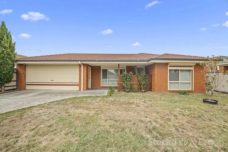 2 Tauna Place, Cranbourne West VIC 3977