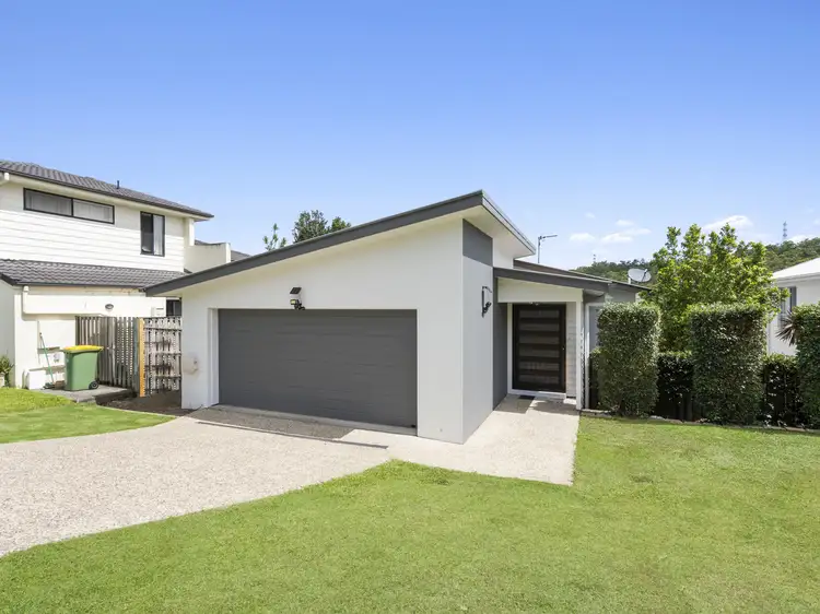4 Chesterton Street, Pacific Pines QLD 4211