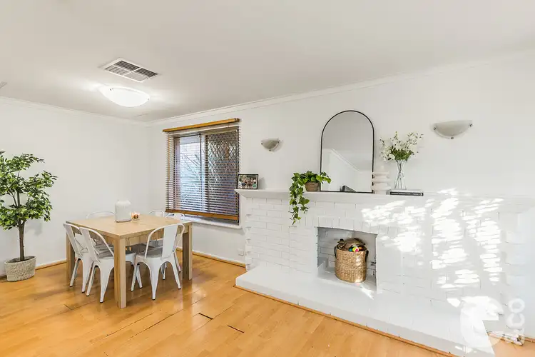 17 Barron Way, Orelia WA 6167