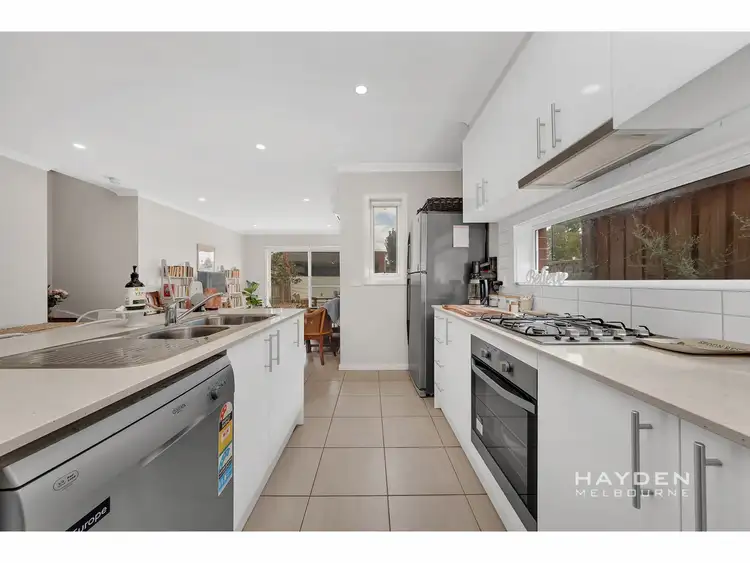 Fifth view of Homely house listing, 2 Flint Close (Kenyte Walk), Doreen VIC 3754