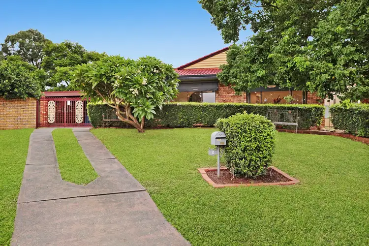 8 Troon Place, St Andrews NSW 2566