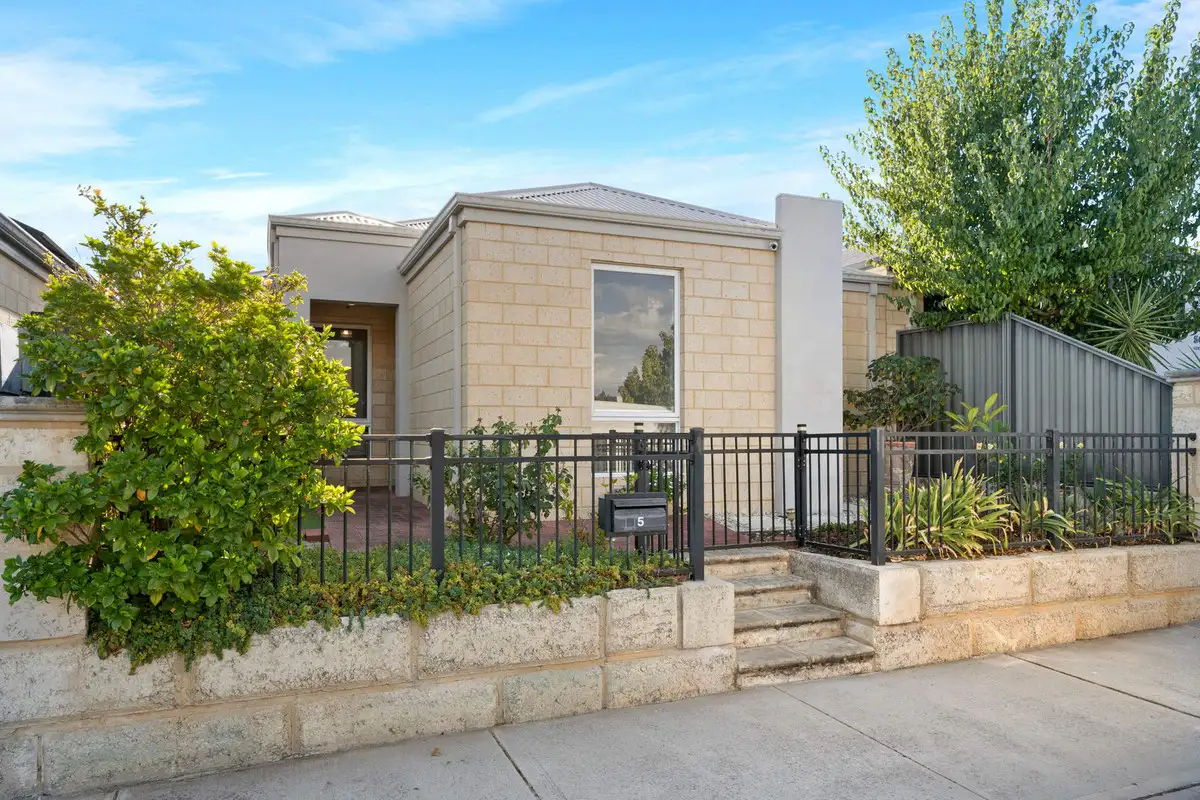 Main view of Homely house listing, 5 Cochrane Loop, Aveley WA 6069