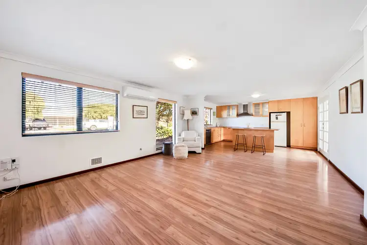 8 Curlew Street, Dudley Park WA 6210