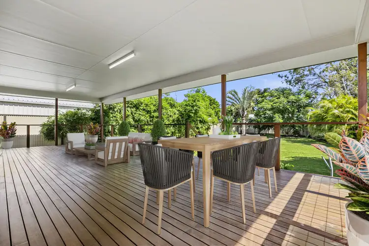 20 Pier Street, Urangan QLD 4655