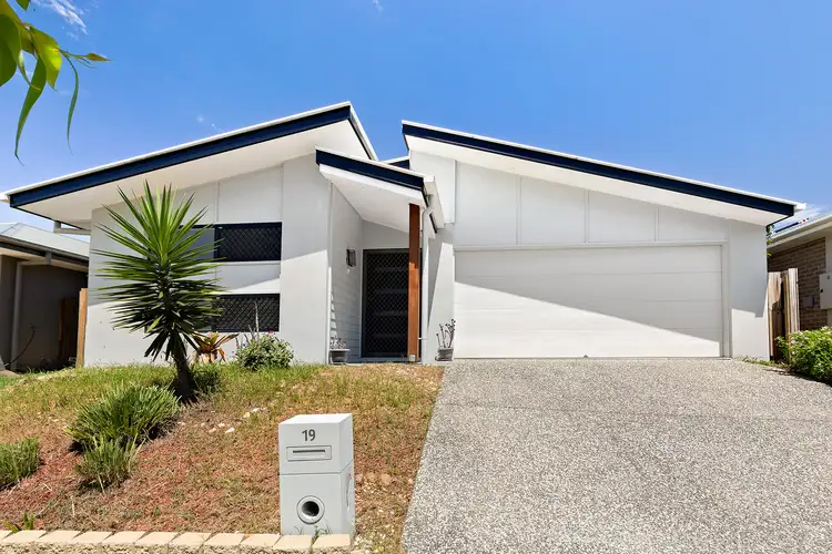 19 Niels Crescent, Park Ridge QLD 4125
