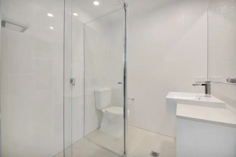 Seventh view of Homely apartment listing, 2/101 Pohlman Street, Southport QLD 4215