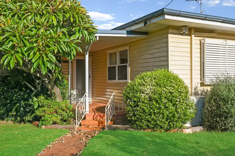 98 Drayton Road, Harristown QLD 4350