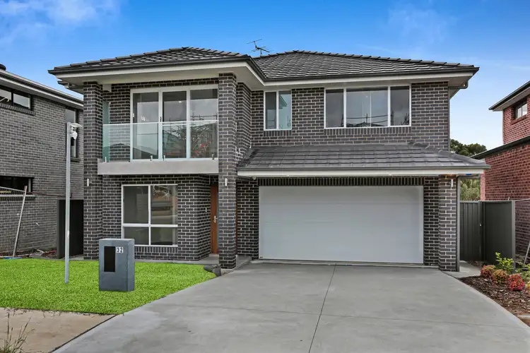 32 Chinnocks Avenue, Campbelltown NSW 2560