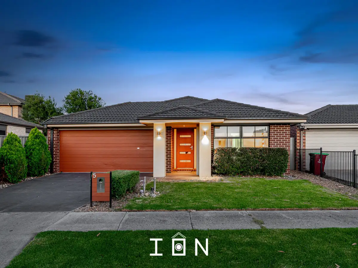 Main view of Homely house listing, 5 Beauchamp Way, Cranbourne East VIC 3977
