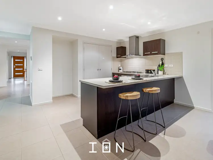 Sixth view of Homely house listing, 5 Beauchamp Way, Cranbourne East VIC 3977