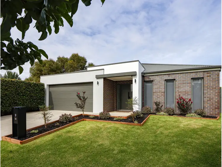 9 Stuart Place, Sale VIC 3850