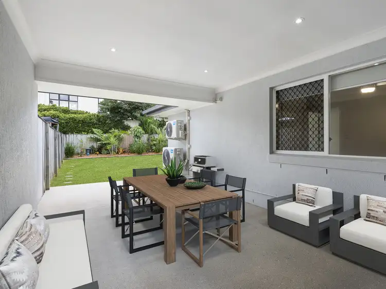2/85 Victoria Drive, Pacific Pines QLD 4211