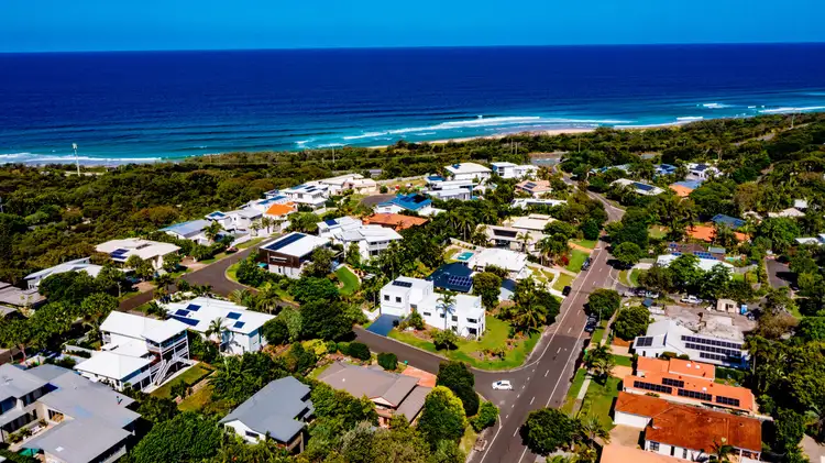 2 Antipodes Close, Castaways Beach QLD 4567