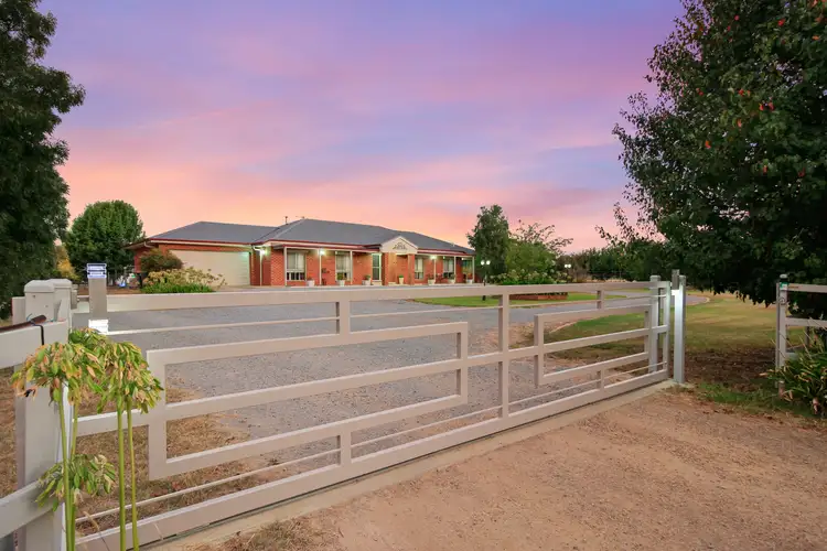5 Redbank Road, Lake Albert NSW 2650