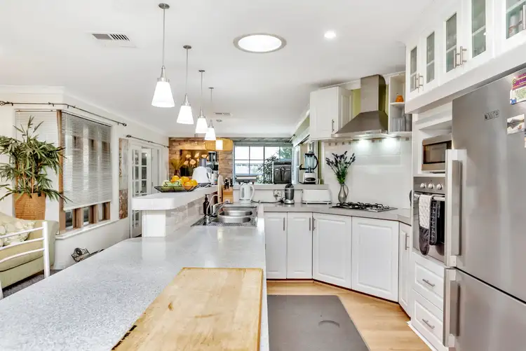 4 Yule Street, Dudley Park WA 6210