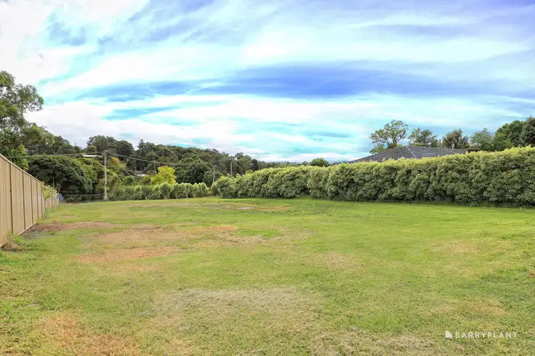 22 Haig Avenue, Monbulk VIC 3793
