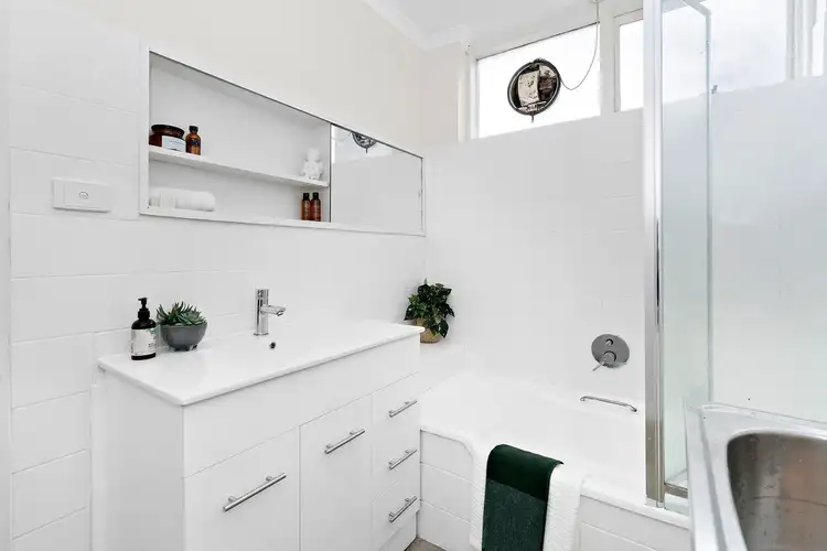 Sixth view of Homely unit listing, 2/298 Nepean Highway, Seaford VIC 3198