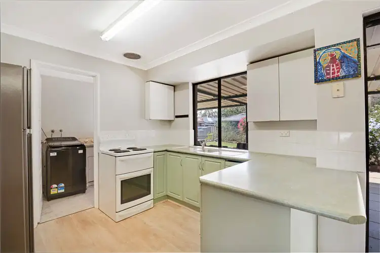 Seventh view of Homely house listing, 2 Dyson Court, Camillo WA 6111