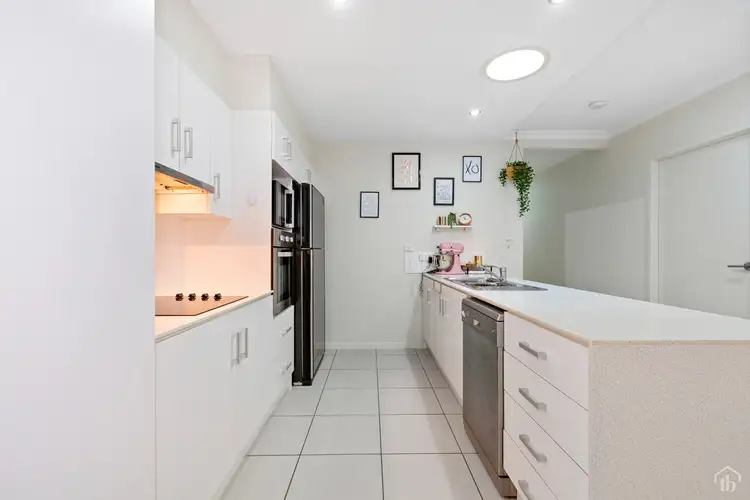 2/7 Bimbadeen Avenue, Banora Point NSW 2486