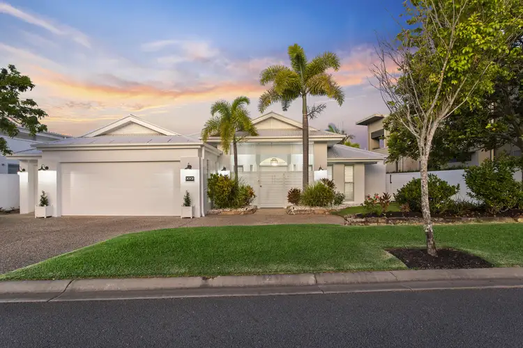 3002 The Boulevarde, Benowa QLD 4217