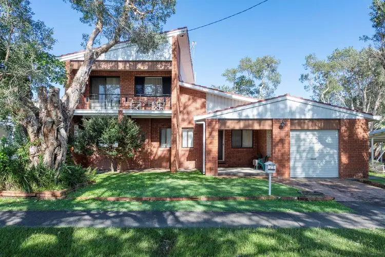 25 Wharf Street, Woolgoolga NSW 2456