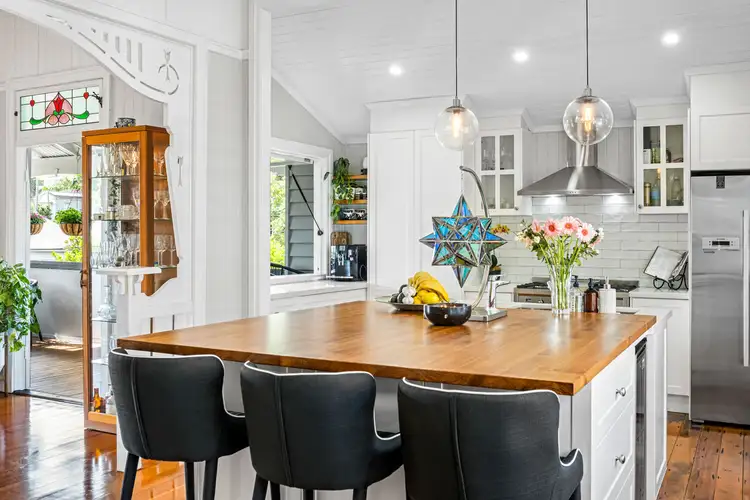 99 Thackeray Street, Norman Park QLD 4170