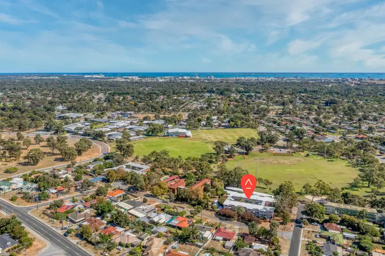 15/4 Canham Way, Orelia WA 6167