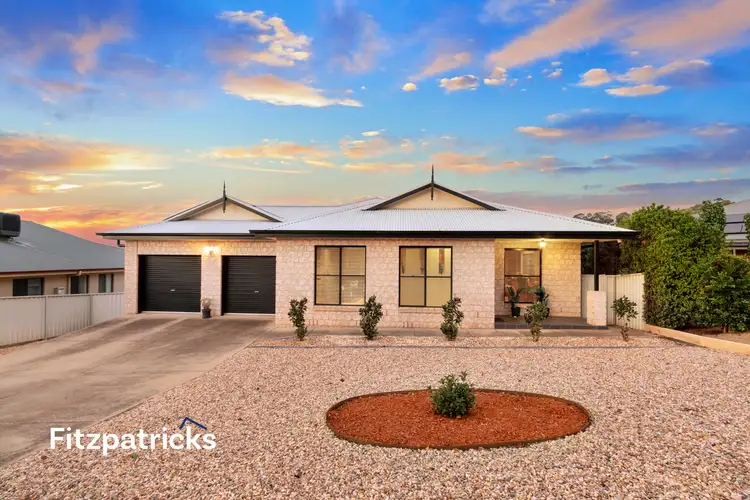 8 Waverley Place, Bourkelands NSW 2650