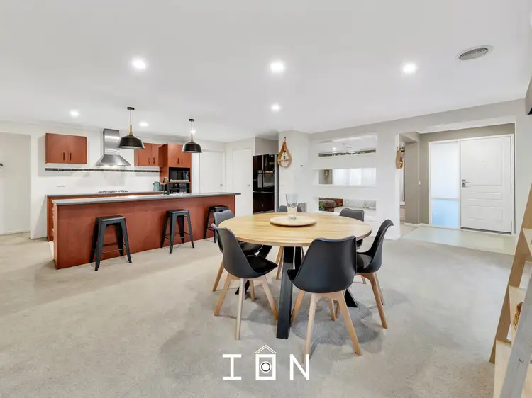 Fourth view of Homely house listing, 2 Reynard Place, Cranbourne East VIC 3977