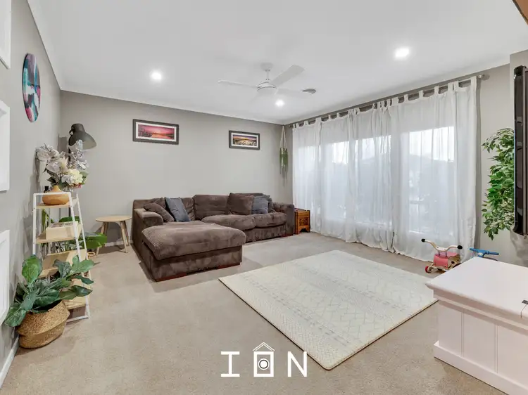 Fifth view of Homely house listing, 2 Reynard Place, Cranbourne East VIC 3977