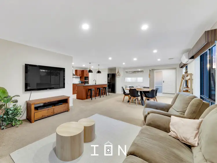 Sixth view of Homely house listing, 2 Reynard Place, Cranbourne East VIC 3977