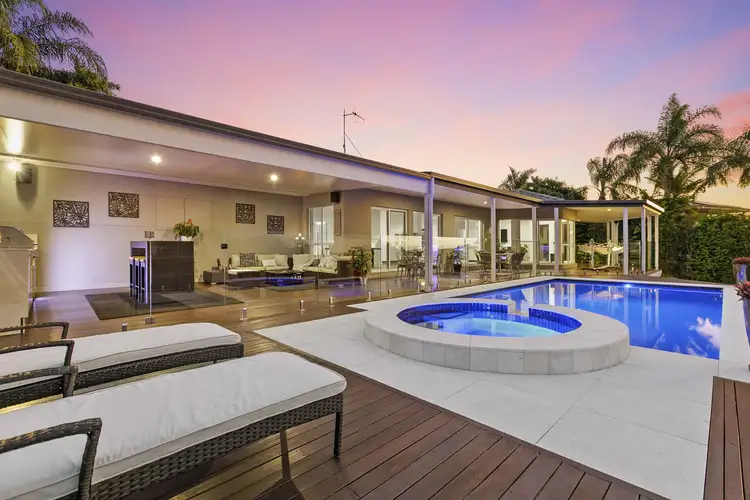 6 Winston Court, Dundowran Beach QLD 4655