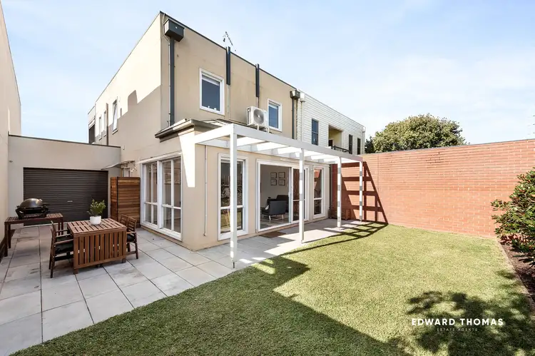 100 Fairbairn Drive, Kensington VIC 3031