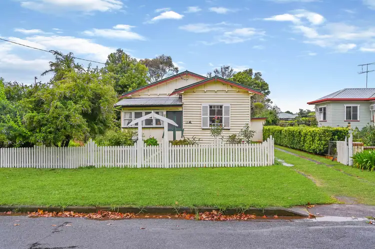 8 Waratah Street, Newtown QLD 4350