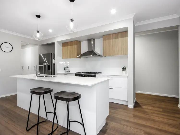 Second view of Homely house listing, 7 Lazzaro Crescent, Sale VIC 3850