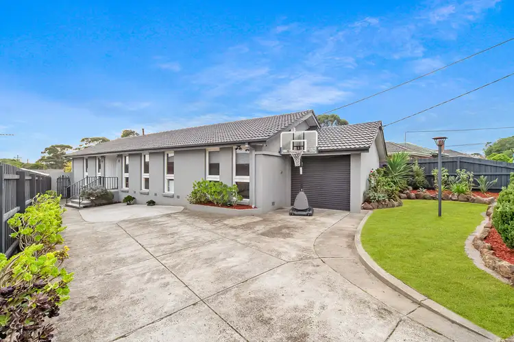 16 Bunarong Drive, Frankston VIC 3199