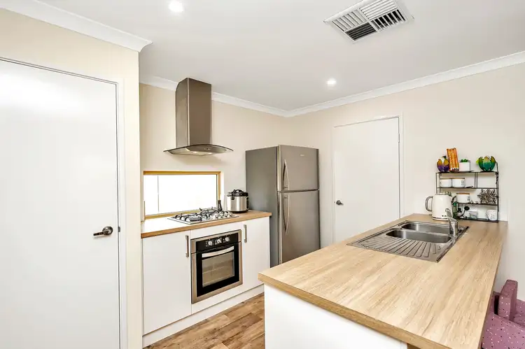 7 Lytham Lane, Meadow Springs WA 6210