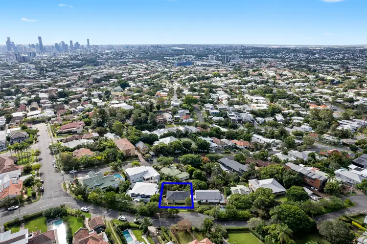 36 Henzell Tce, Greenslopes QLD 4120