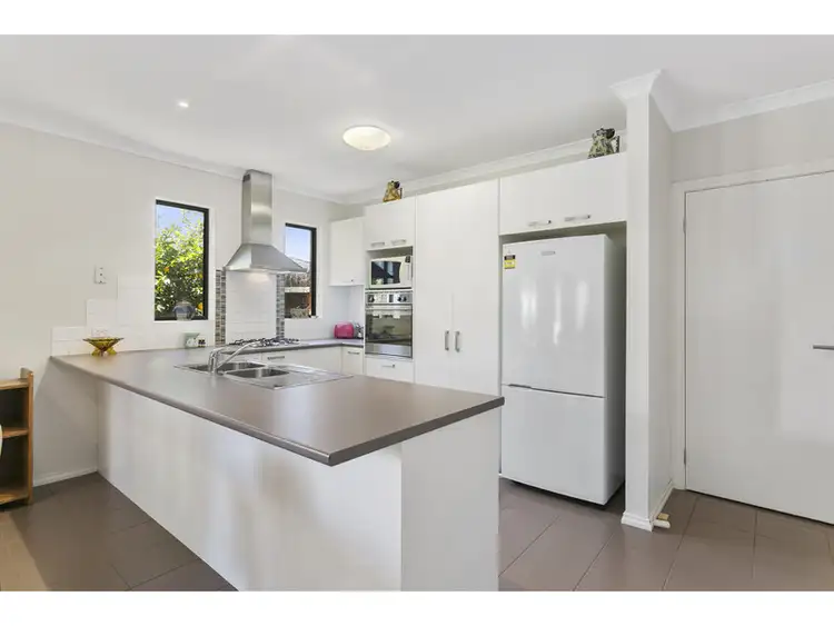 Third view of Homely unit listing, 2/5 Hayes Avenue, Rosebud VIC 3939