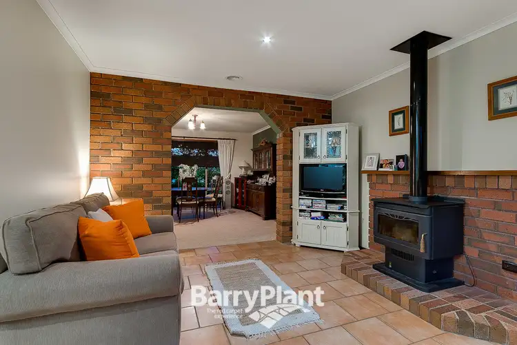 Fifth view of Homely house listing, 17 Alapont Close, Pakenham VIC 3810
