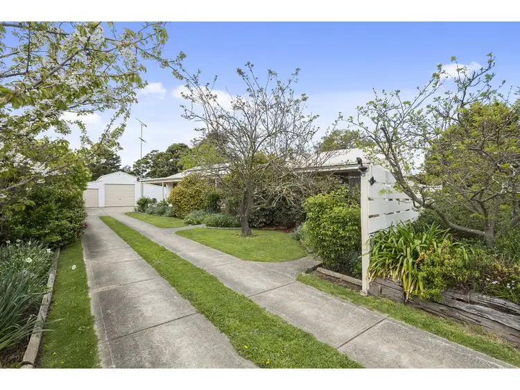 8 Rose Boulevard, Lancefield VIC 3435