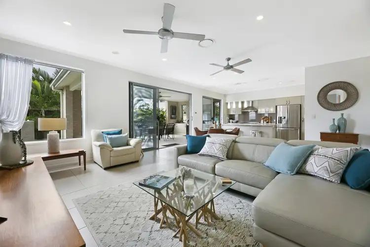 17 Mokera Avenue, Palm Beach QLD 4221