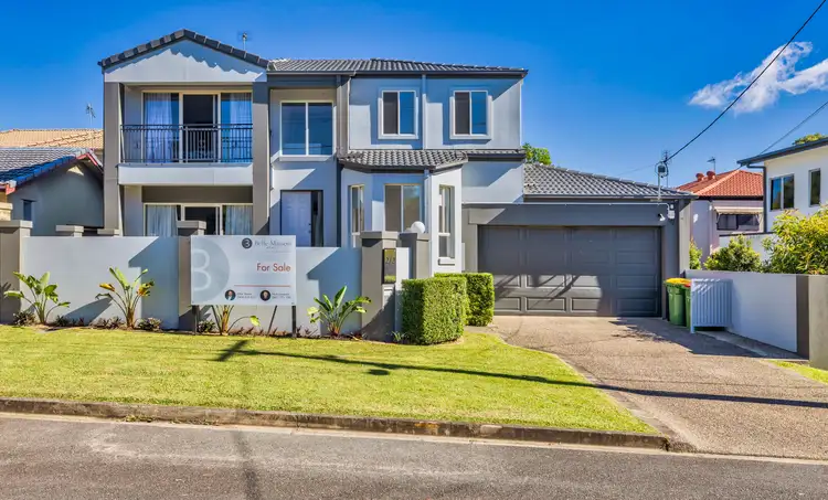 2/2 Sandown Avenue, Benowa QLD 4217