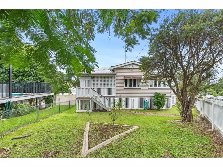 8 Dobbs Street, The Range QLD 4700
