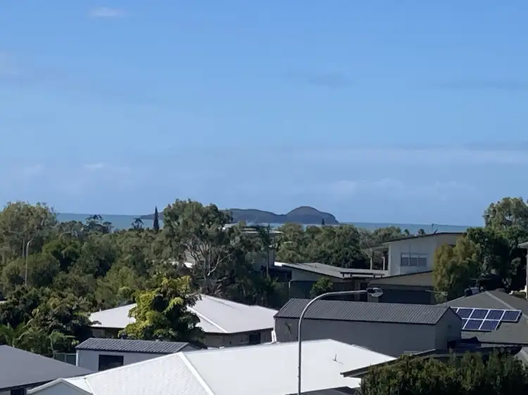 8 Hillside Court