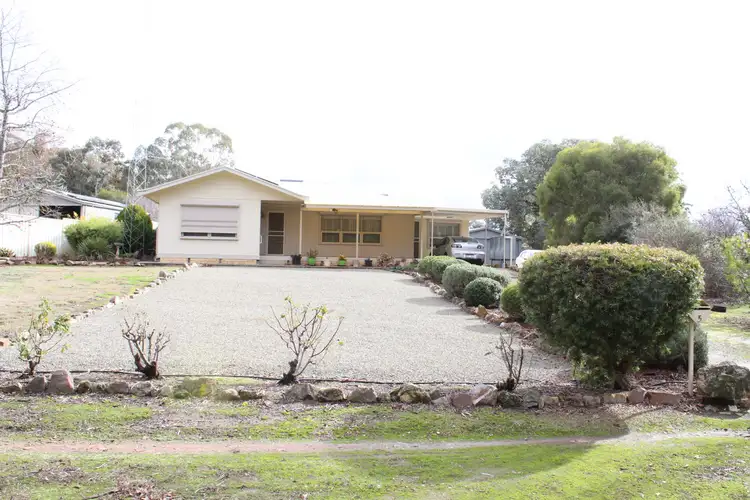 5 Vanga Avenue, Clare SA 5453