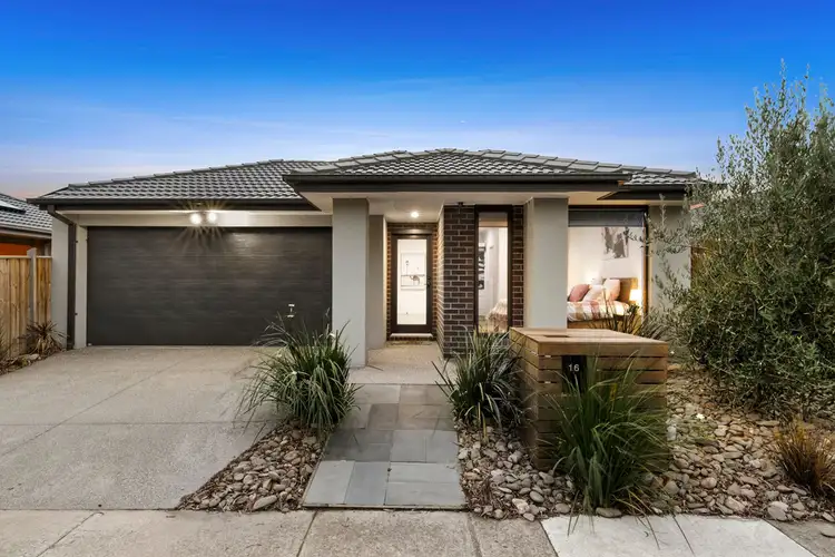 16 Grammar Street, Mount Duneed VIC 3217