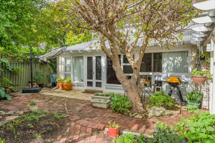 9 Limerick Way, Fremantle WA 6160